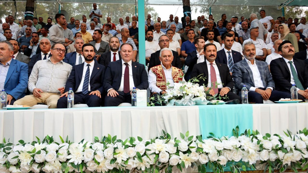 Öztürkler, Türk Dünyası Uluslararası Aba Güreşi Turnuvası finallerini izledi