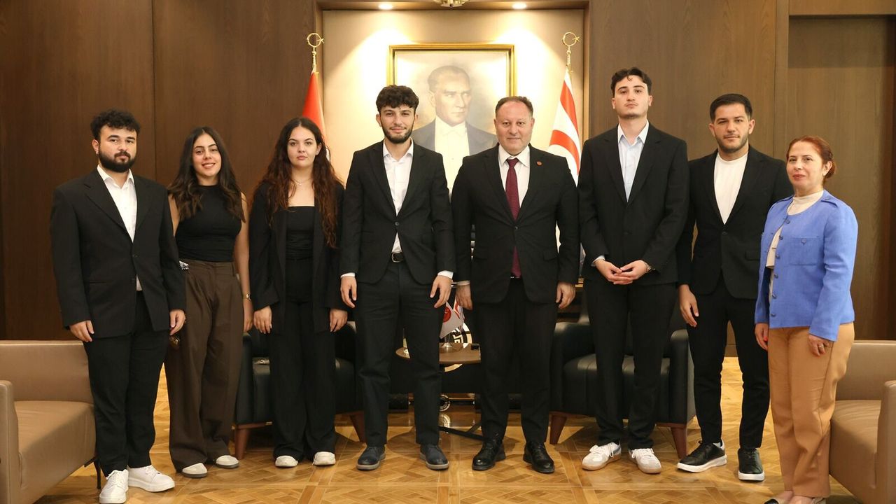 Öztürkler: Yükseköğrenimin mutfağında olan öğrencilerin cumhuriyet meclisi’nde kongre yapması önemli