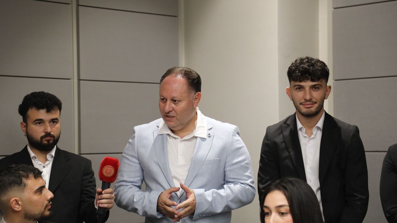 Öztürkler: Gençlerimizin beklentisi ülkelerine hizmettir