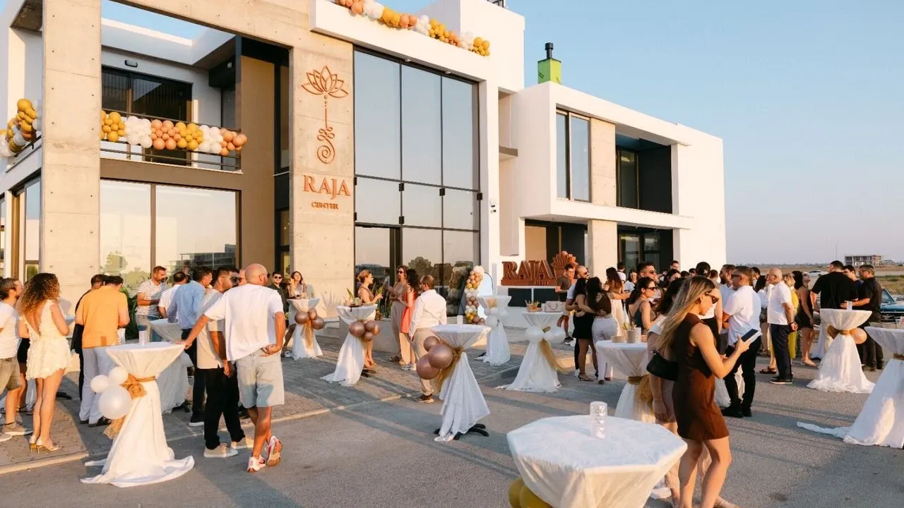 Raja Center kapılarını açtı...