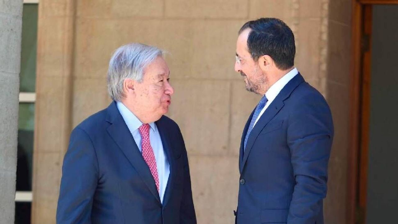Alithia ve Cyprus Mail'den Hristodulidis’e eleştiri