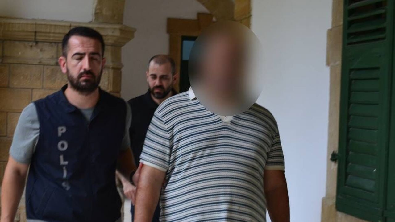 İki ayrı kuyumcudan 234 bin TL’lik altın aldı