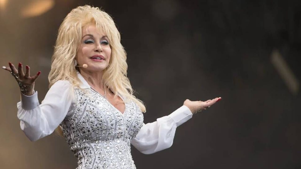 Country müzik efsanesi Dolly Parton hayatını kaybetti