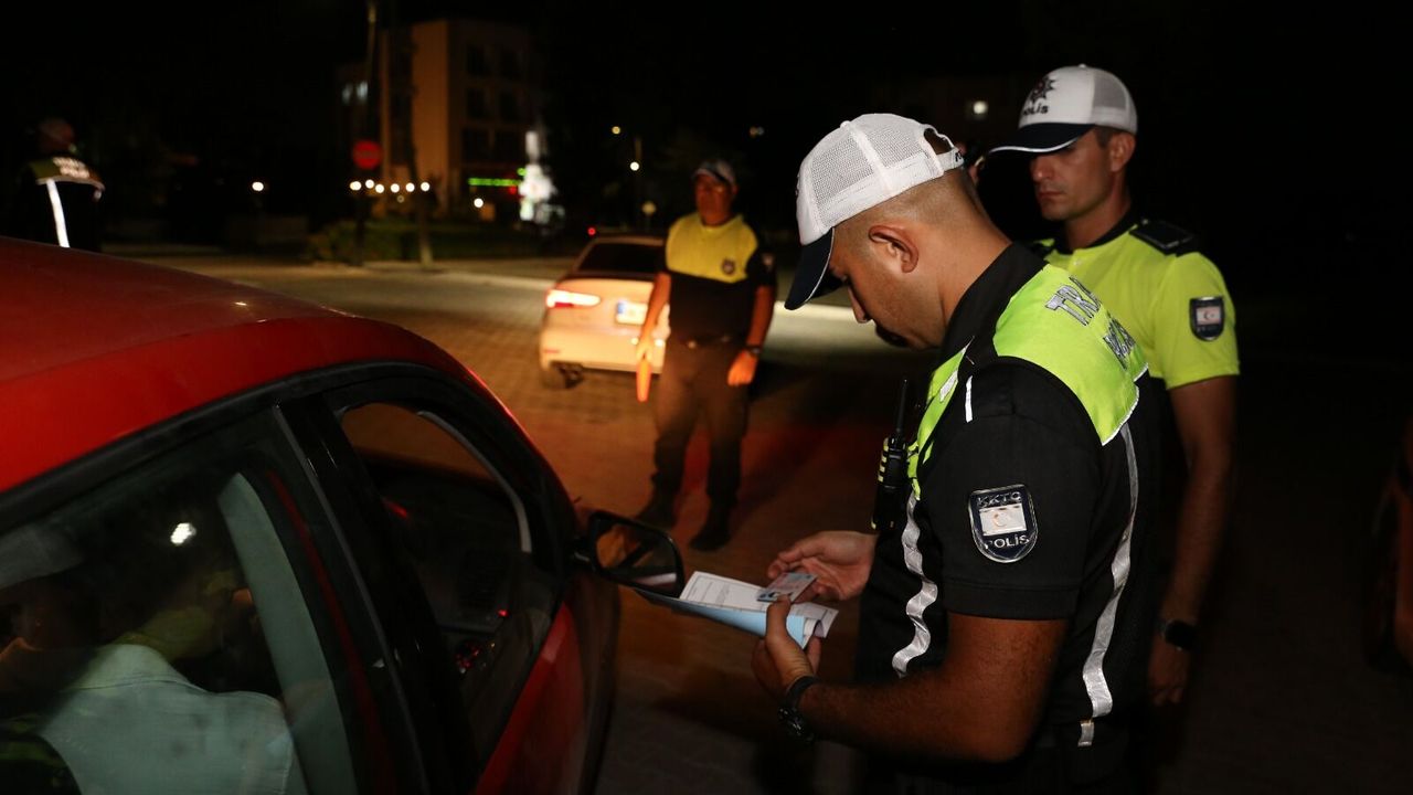 Ülke genelinde trafik denetimleri: 336 sürücü rapor edildi