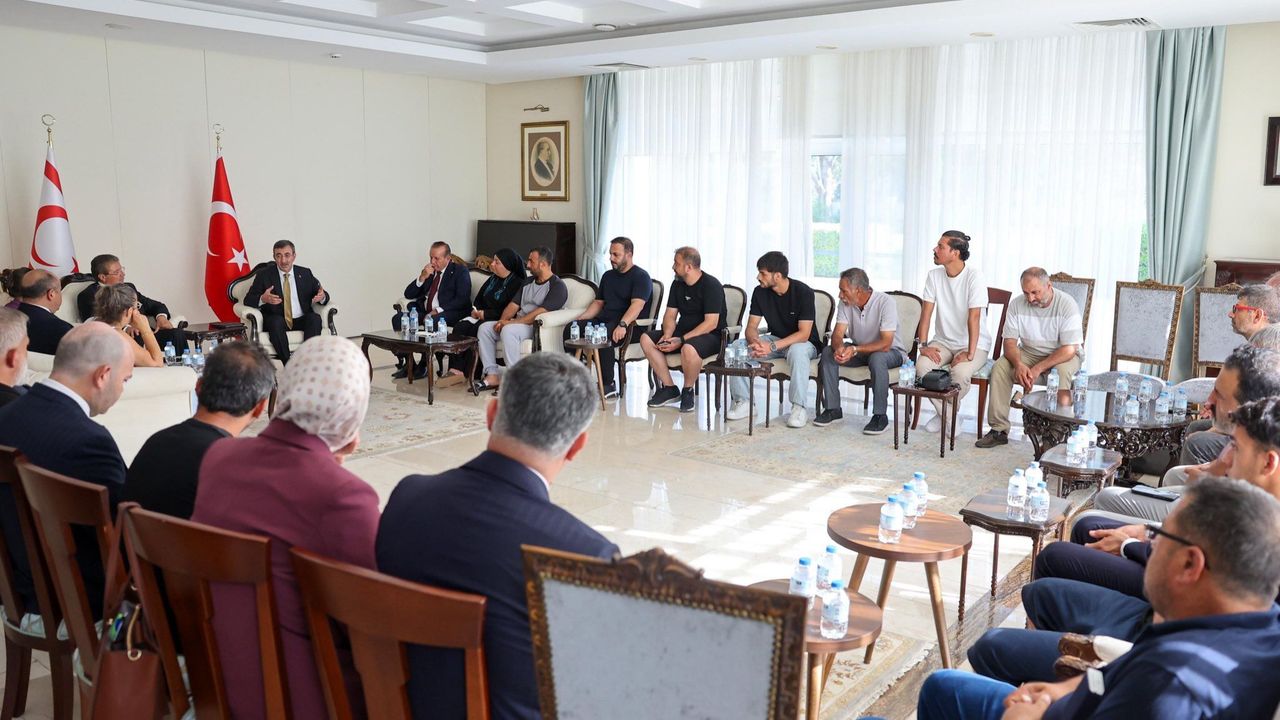 Yılmaz, acılı ailelerle görüştü: Ailelerimizin yanında olmaya devam edeceğiz