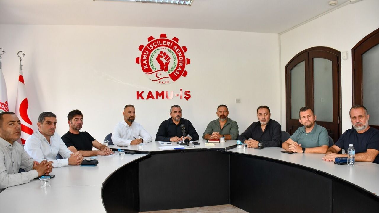 Bazı sendikalar Arıklı'ya sorumluluk hissederek istifa etme çağrısında bulundu...