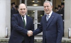 Hulusi Akar, İngiltere Savunma Bakanı Wallace ile görüştü