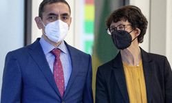 Özlem Türeci ve Uğur Şahin İngiltere'ye yerleşiyor