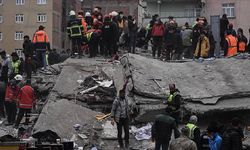 Türkiye'deki depremde toplam can kaybı 2 bin 379'a yükseldi