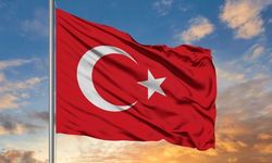 Baf'ta göndere çekilen Türk bayrağını indirdiler!