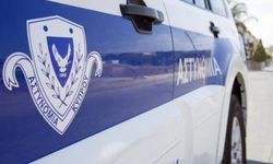 Yer Larnaka: Polis memuruna arabasıyla vurdu