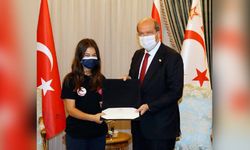 Selin'e ödülünü Cumhurbaşkanı Tatar vermiş... “Sonuna kadar takipçisi olacağız”