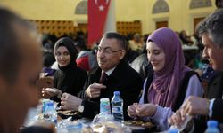 Ülkede temaslarda bulunan Fuat Oktay, Hala Sultan Camisi’ndeki iftara katıldı