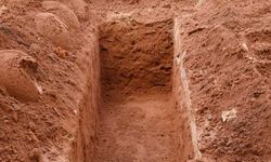 Mezarlığa diri diri gömülen kadın, 10 saat sonra kurtarıldı