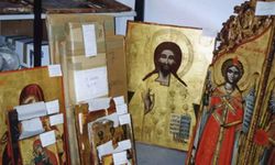 KKTC’deki kiliselerden çalınan iki eser Güney Kıbrıs’a iade edildi