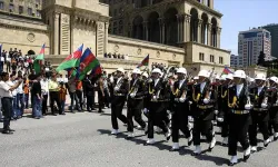 Azerbaycan bağımsızlığının 105. yılını kutluyor 