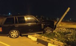 Gece yarısı feci kaza! Direğe çarptı
