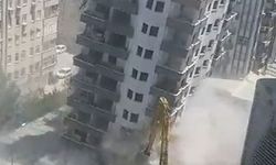 Adana’da ağır hasarlı bina yıkım sırasında çöktü
