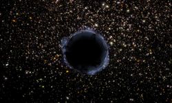 Kara deliklerin Dünya'ya düşünüldüğünden 10 kat yakın olduğu keşfedildi