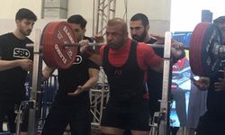 Kıbrıslı sporcu Mehmetali Deniz’den Powerlifting Türkiye rekoru