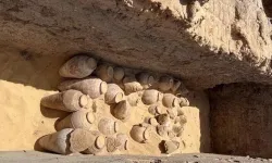 Mısır'da arkeologlar 5 bin yıllık şarap içeren testiler keşfetti
