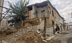 Lefkoşa'da bina çöktü...