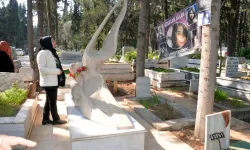 9 yıl önce katledilen Özgecan mezarı başında anıldı