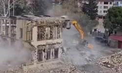 Depremde hasar görmüştü: Tarihi Hatay Valiliği binası yıkıldı