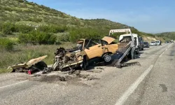 Balıkesir'de otomobil, TIR'la çarpıştı: Bir aile yok oldu