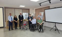 Ramadan Cemil ailesi, Ortopedik Özürlüler Derneği’ne 20 tekerlekli sandalye hediye etti