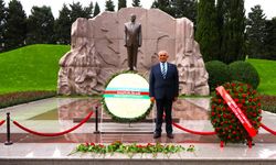 Çavuşoğlu’ndan Haydar Aliyev’in anıt mezarına ziyaret