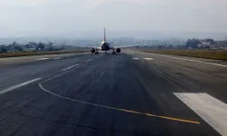 Nepal'de yolcu uçağı kalkış sırasında düştü!