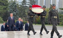 Başbakan Üstel Ankara'da... İlk ziyaret Anıtkabir'e...