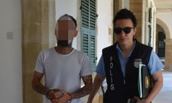Boğazını sıkıp burnuna vurdu!