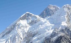 Everest'te dağcılar 18-19 Mayıs'taki zirve tırmanışına hazırlanıyor