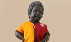 Galatasaray, 406 yıllık Manneken Pis Heykeli'ne forma giydirdi