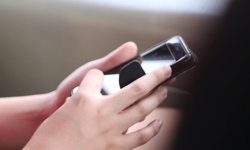 Avrupalıların çoğunluğu çocukların sosyal medya kullanımının sınırlanmasını destekliyor