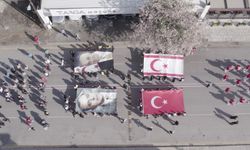 Cumhuriyet Korteji düzenlendi...100'er metrelik KKTC ve TC bayrakları taşındı