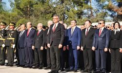 Atatürk Anıtı önünde tören düzenlendi