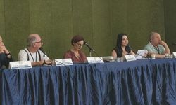 <span style='background-color:#FF8000;' >KKTC</span>’de Temel Eğitim Programları <span style='background-color:#00FF00;' >DAÜ</span>’de Ele Alındı