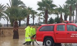 İtfaiye ekipleri su baskınlarına 20 personel ve 7 araçla müdahale etti