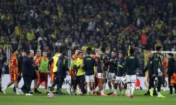 Fenerbahçe-Galatasaray maçı öncesi saha karıştı