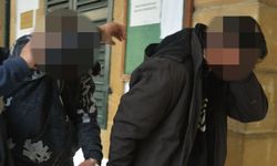 Bir kilo uyuşturucuyla yakalanan zanlılar yeniden mahkemede