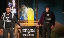 İngiltere'de kraliyet tacının cam muhafazasına muhallebili saldırı