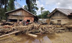 Endonezya'da şiddetli yağışların yol açtığı afetlerde ölenlerin sayısı 604'e yükseldi