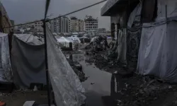 Gazze'de çadırlar su altında kaldı