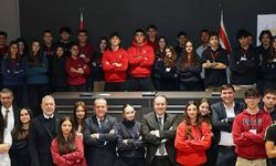 Öztürkler’den gençlere: Fikirlerinizi özgürce dile getirin