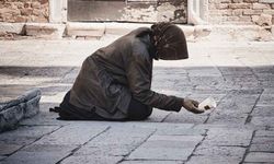 Lefkoşa'nın göbeğinde dilencilik yaparken tutuklandı