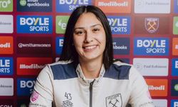 Başbakan Üstel’den Kıbrıslı Türk genç futbolcu Selin Cemal’e tebrik