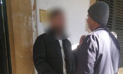 Arkadaşının telefonunu ve kredi kartlarını sirkat etti